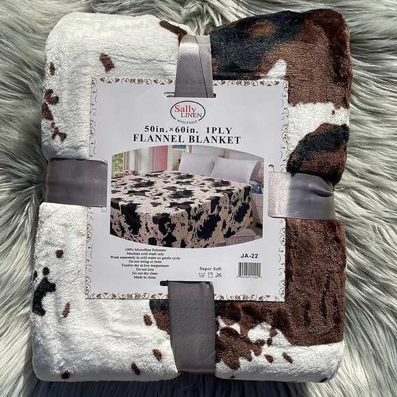 Brand New Throw size Flannel blanket, cow print(50*60) - Picture 1 of 3